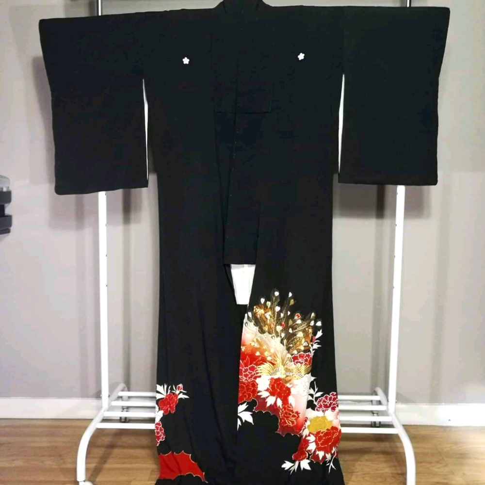 Vintage silk Kimono Kurotomesode w/ gold embroid